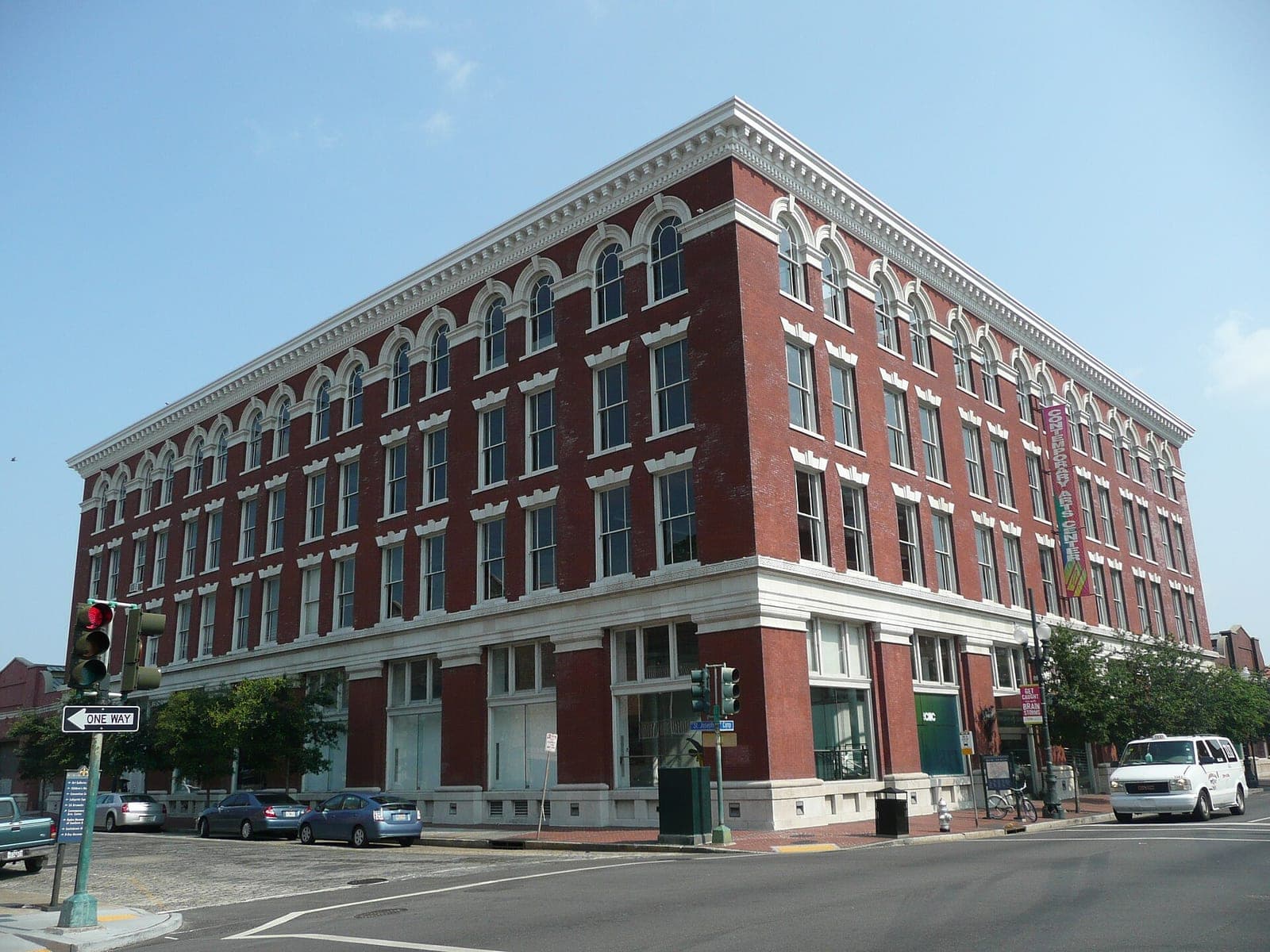The Higgins Hotel New Orleans, Curio Collection by Hilton