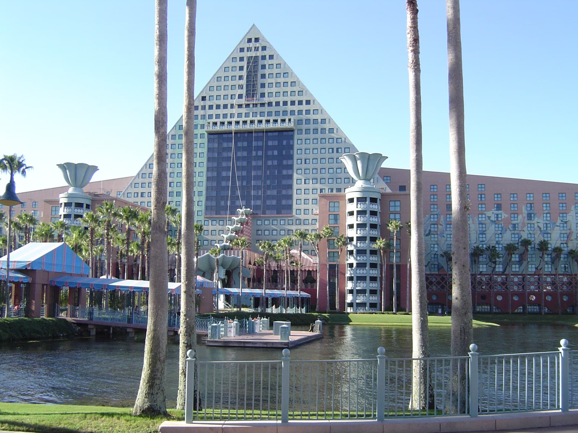 Walt Disney World Dolphin, photo 1